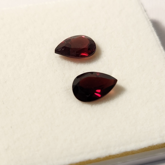 NIB 3.55cts Natural Mozambique Garnet Pair 10x7mmPear Cut Matched loose stones - Picture 8 of 15